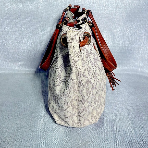 MICHAEL KORS JET SET VANILLA LARGE GATHERED TOTE HANDBAG GOOD CONDITION. - Picture 3 of 8